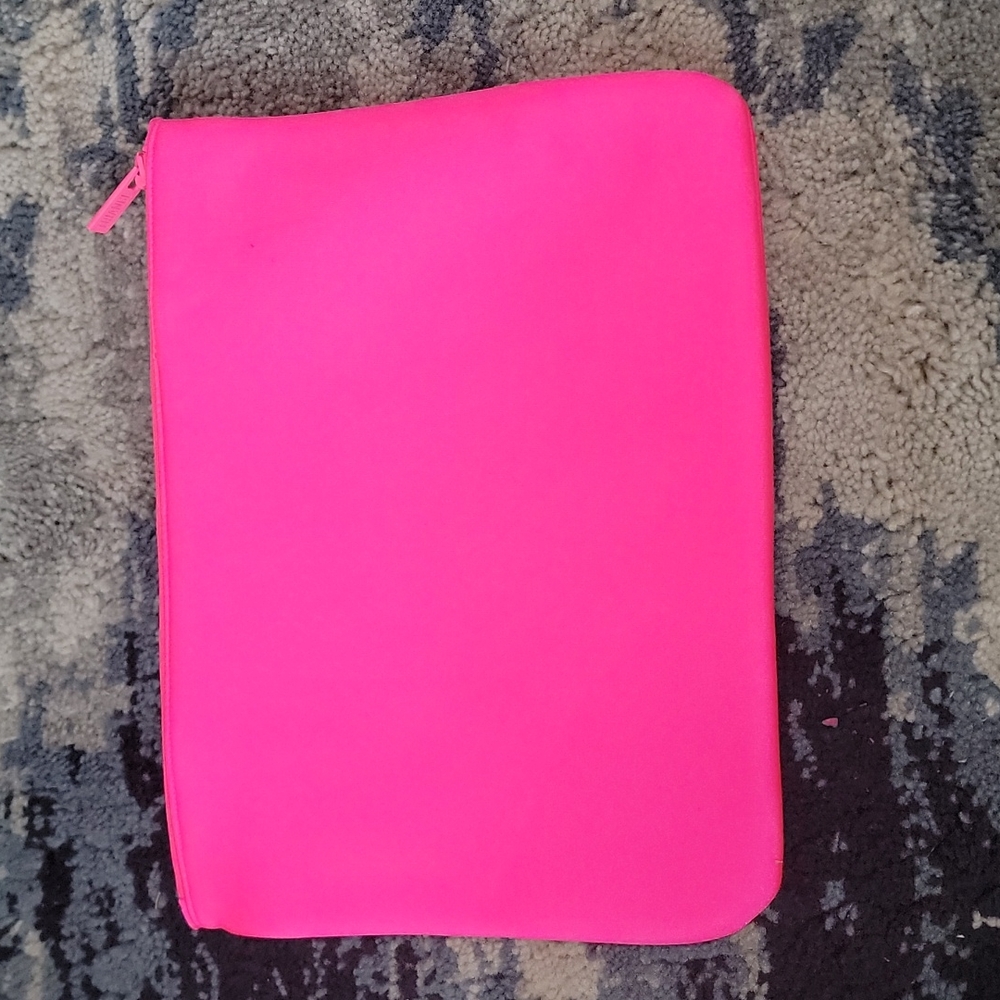 Hot pink zip up travel bag - Picture 2 of 3